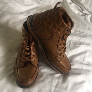 Solo men’s lace up quilted sneaker boots (camel)